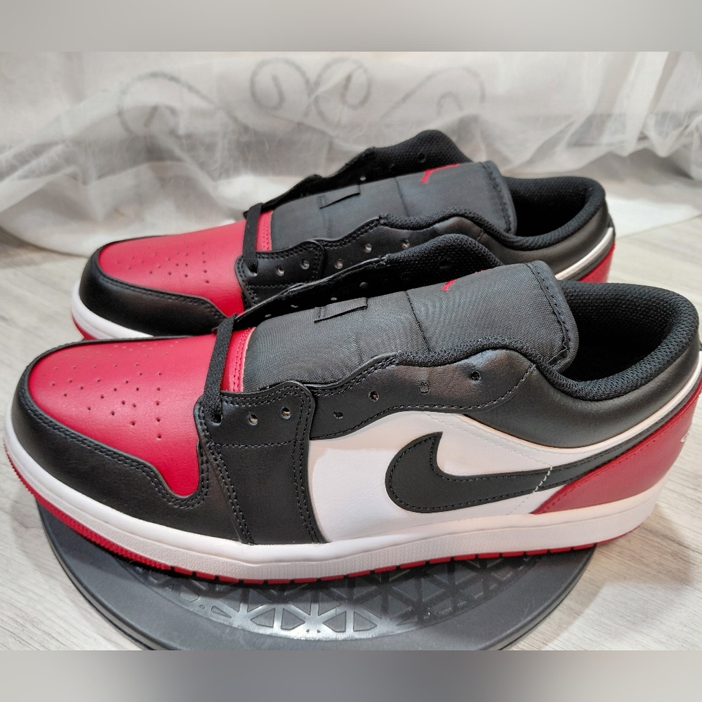 NEW NIKE Air Jordan 1 Low Mens Red Toe Chicago Bulls Red Black & White SIZE 10.5